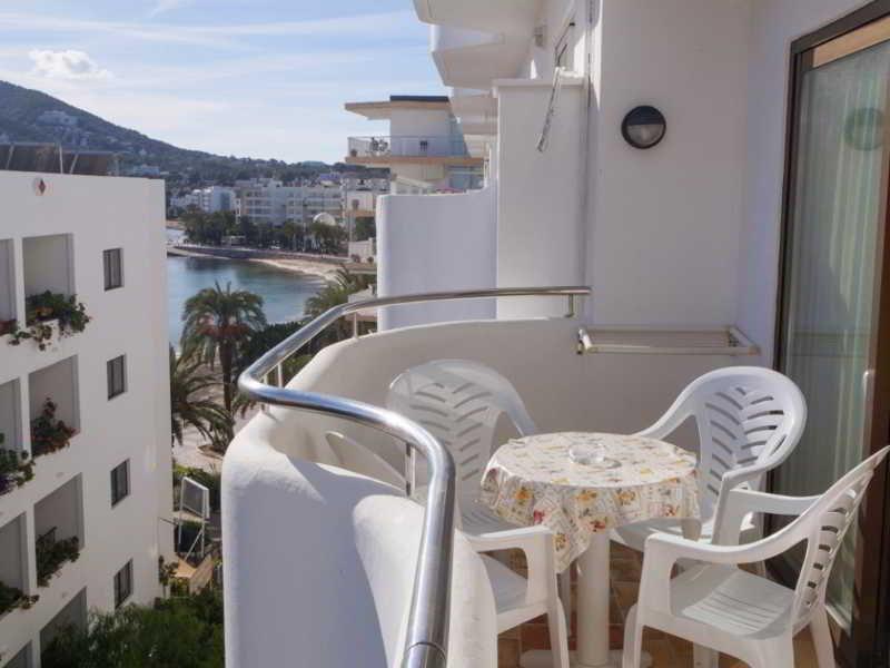 Apartamentos Bon Lloc Santa Eulária des Riu Exterior foto