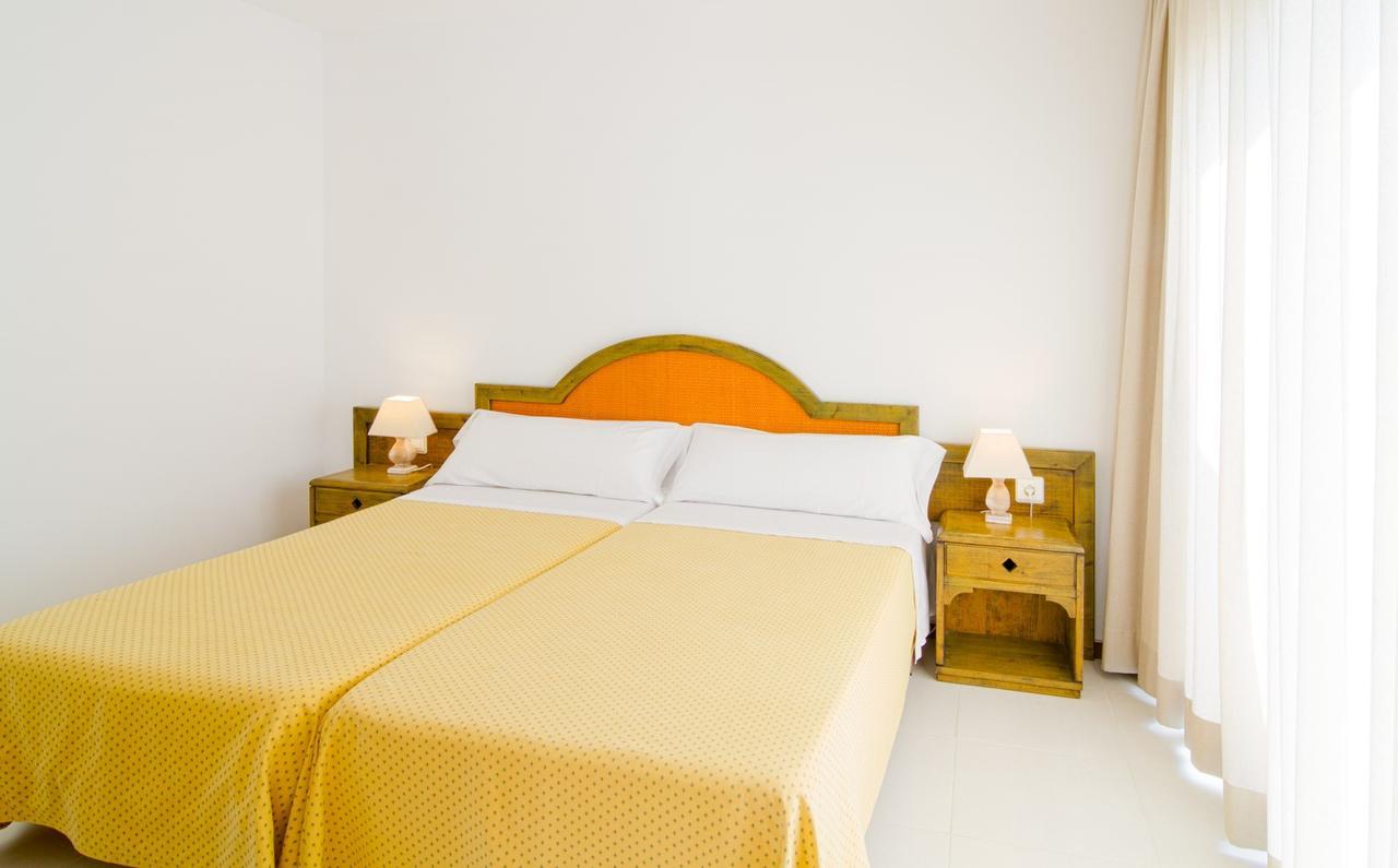 Apartamentos Bon Lloc Santa Eulária des Riu Exterior foto