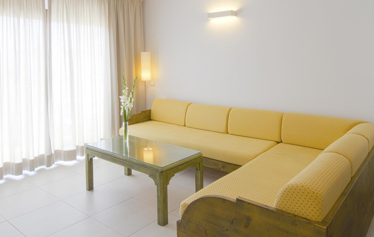 Apartamentos Bon Lloc Santa Eulária des Riu Exterior foto