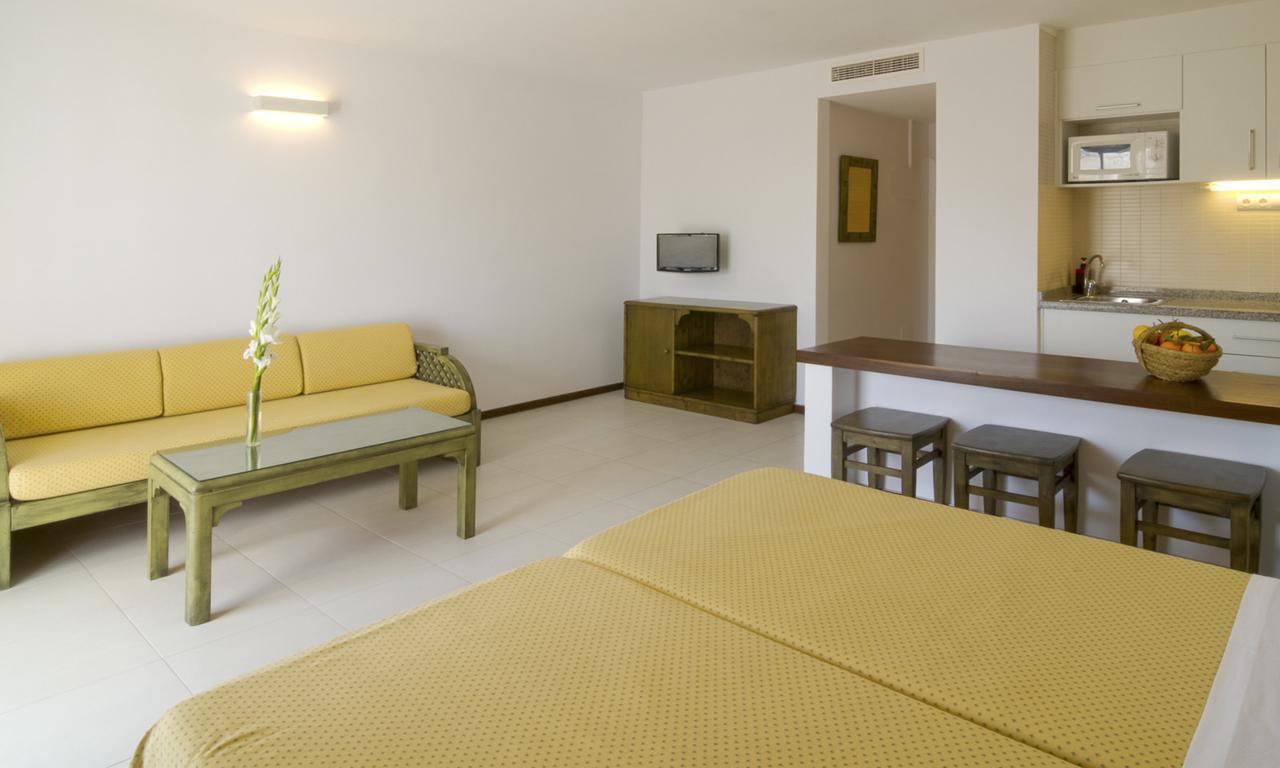 Apartamentos Bon Lloc Santa Eulária des Riu Exterior foto