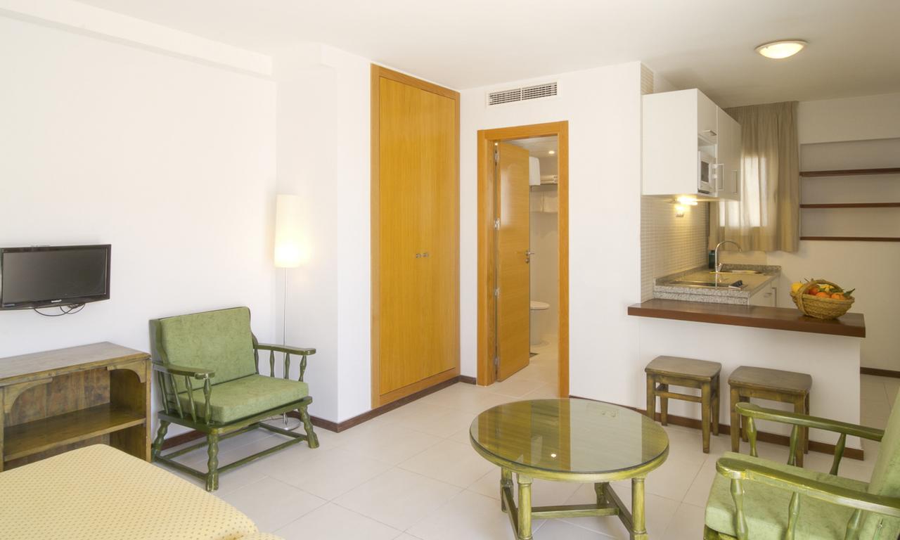 Apartamentos Bon Lloc Santa Eulária des Riu Exterior foto