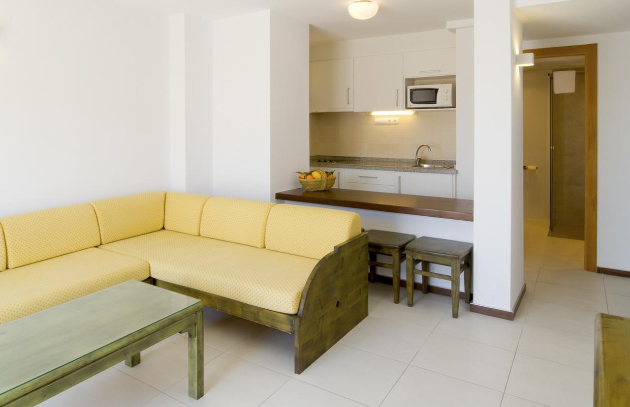 Apartamentos Bon Lloc Santa Eulária des Riu Exterior foto