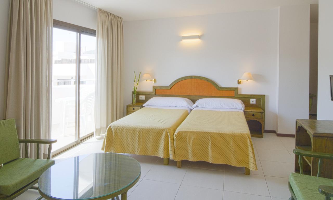 Apartamentos Bon Lloc Santa Eulária des Riu Exterior foto