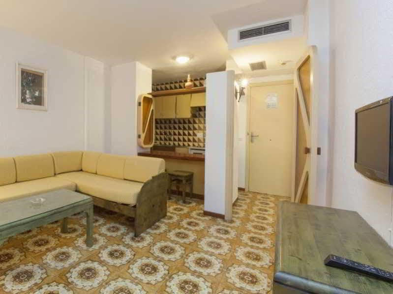Apartamentos Bon Lloc Santa Eulária des Riu Exterior foto