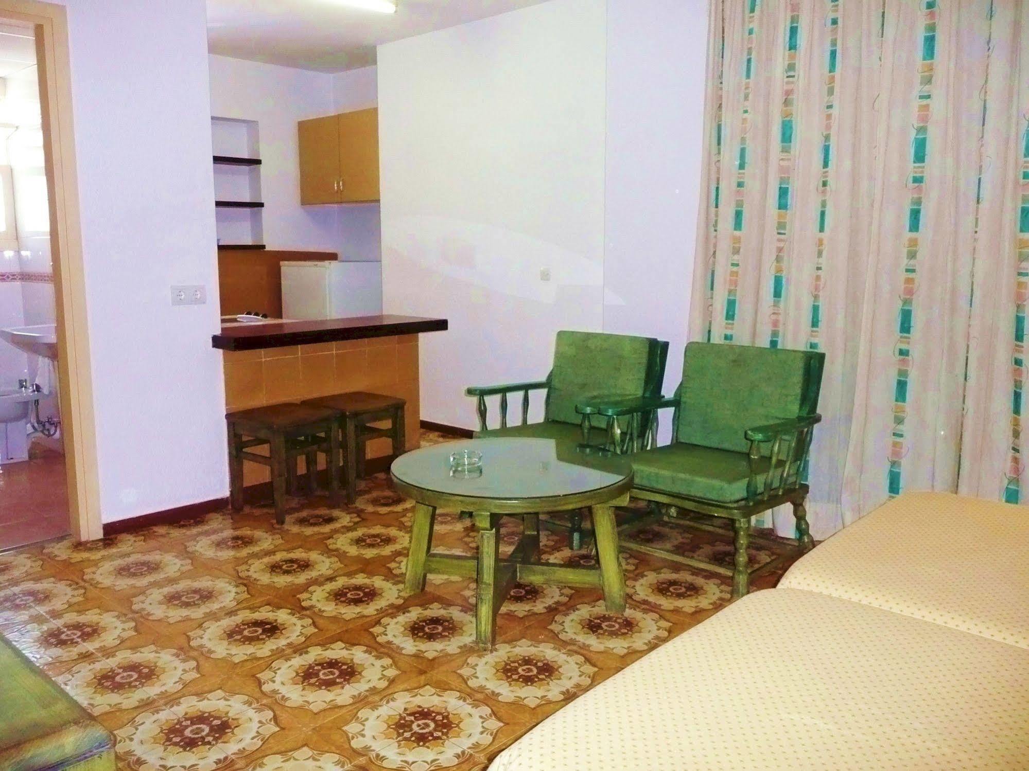 Apartamentos Bon Lloc Santa Eulária des Riu Exterior foto
