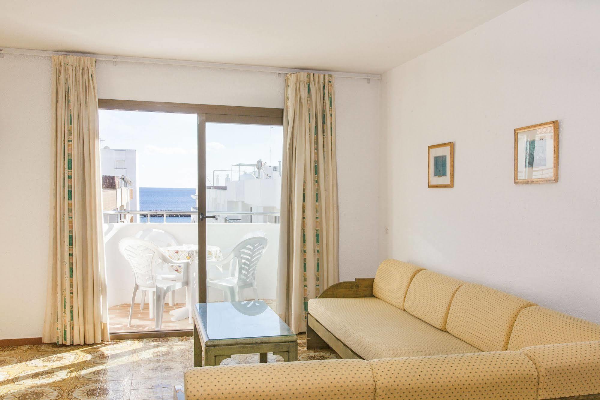 Apartamentos Bon Lloc Santa Eulária des Riu Exterior foto