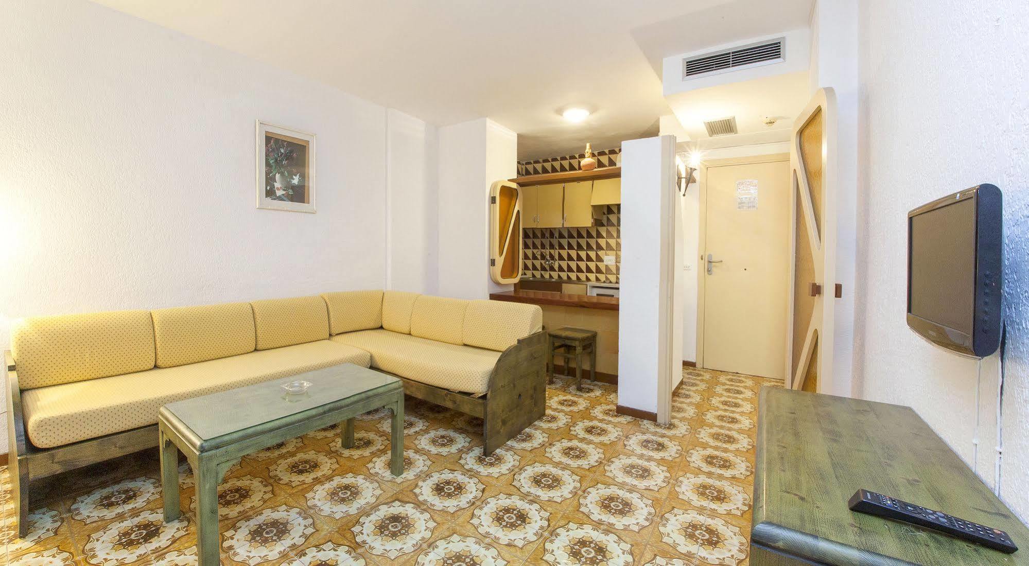 Apartamentos Bon Lloc Santa Eulária des Riu Exterior foto