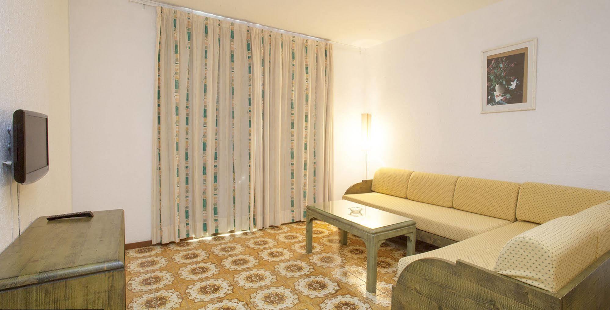 Apartamentos Bon Lloc Santa Eulária des Riu Exterior foto