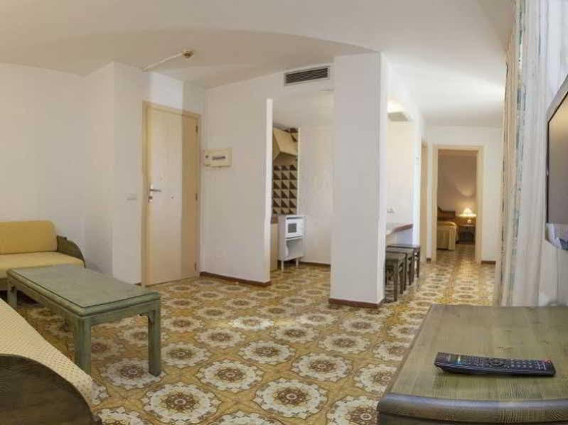 Apartamentos Bon Lloc Santa Eulária des Riu Exterior foto