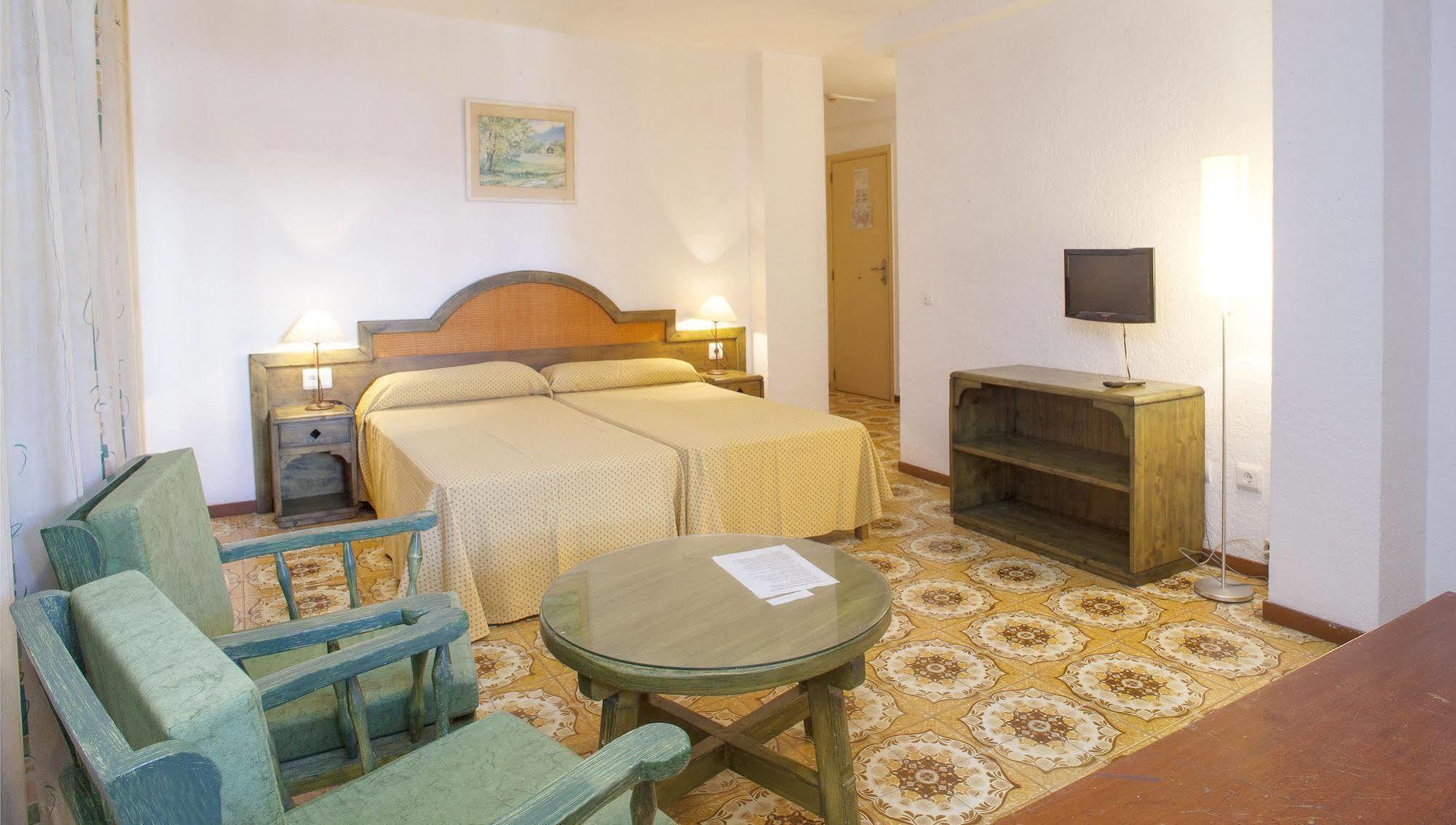Apartamentos Bon Lloc Santa Eulária des Riu Exterior foto