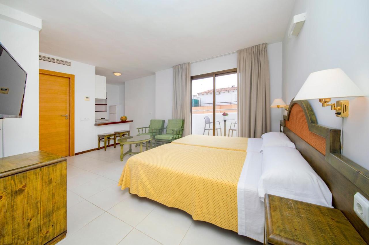 Apartamentos Bon Lloc Santa Eulária des Riu Exterior foto