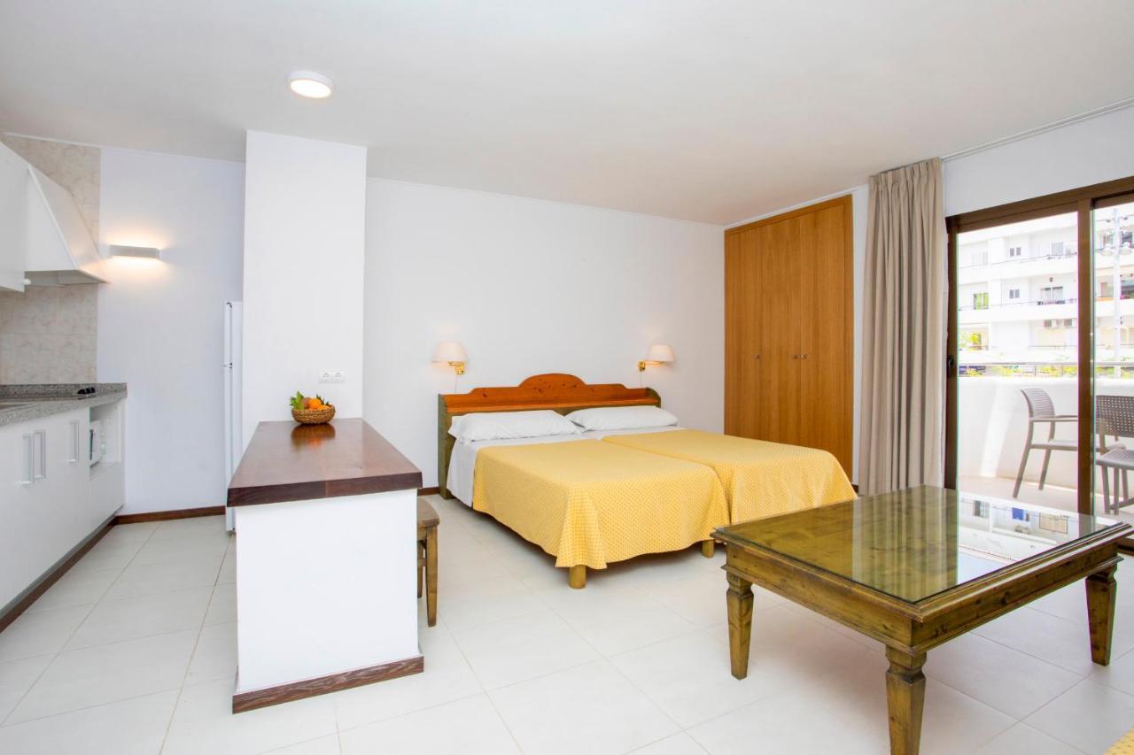 Apartamentos Bon Lloc Santa Eulária des Riu Exterior foto