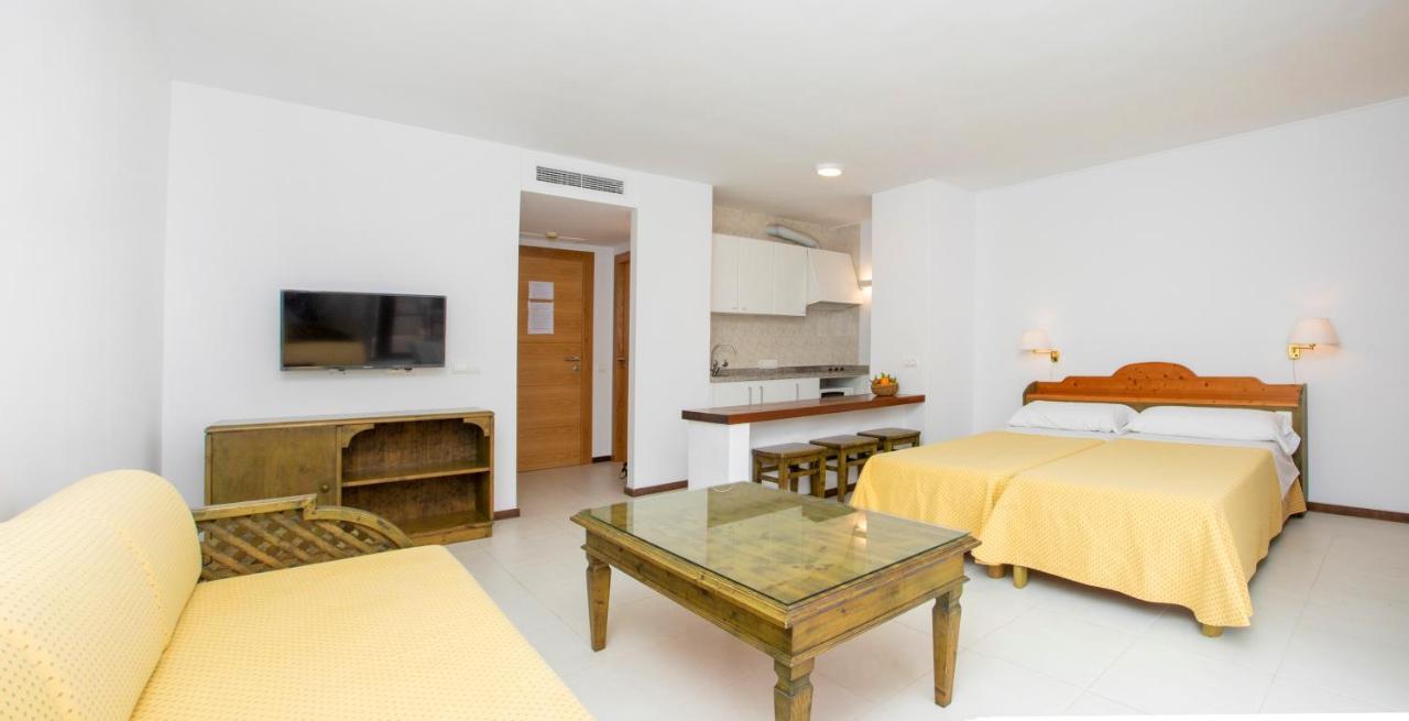 Apartamentos Bon Lloc Santa Eulária des Riu Exterior foto