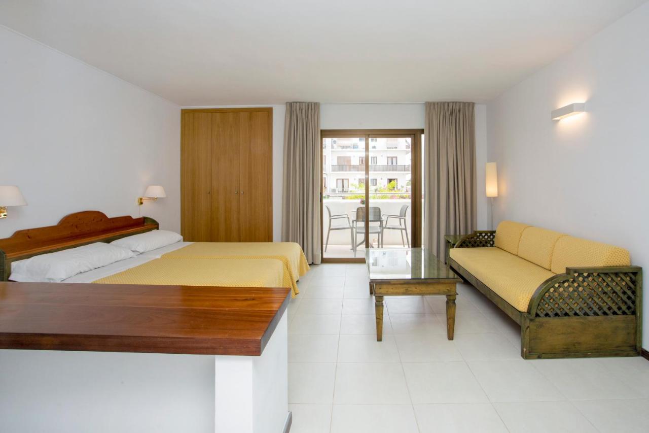 Apartamentos Bon Lloc Santa Eulária des Riu Exterior foto